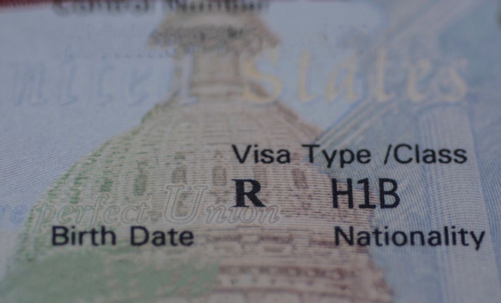 How do you change your job on an H1B visa in the US?